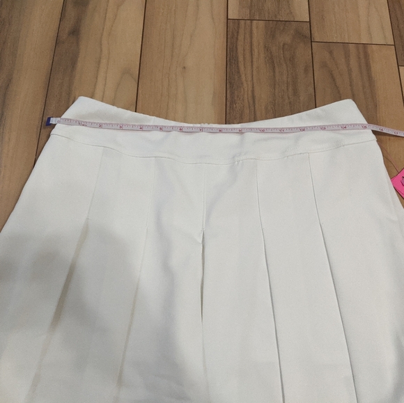 NWT! Lilly Pulitzer Luxletic Frazer Shorts Resort White UPF 50 Size 6 - Picture 5 of 14